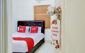 Oyo Life 3606 Kost Kartini Syariah